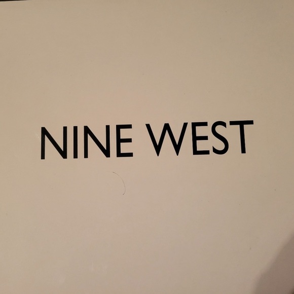 Nine West Herringbone Print Pumps Gently Used - Picture 4 of 5